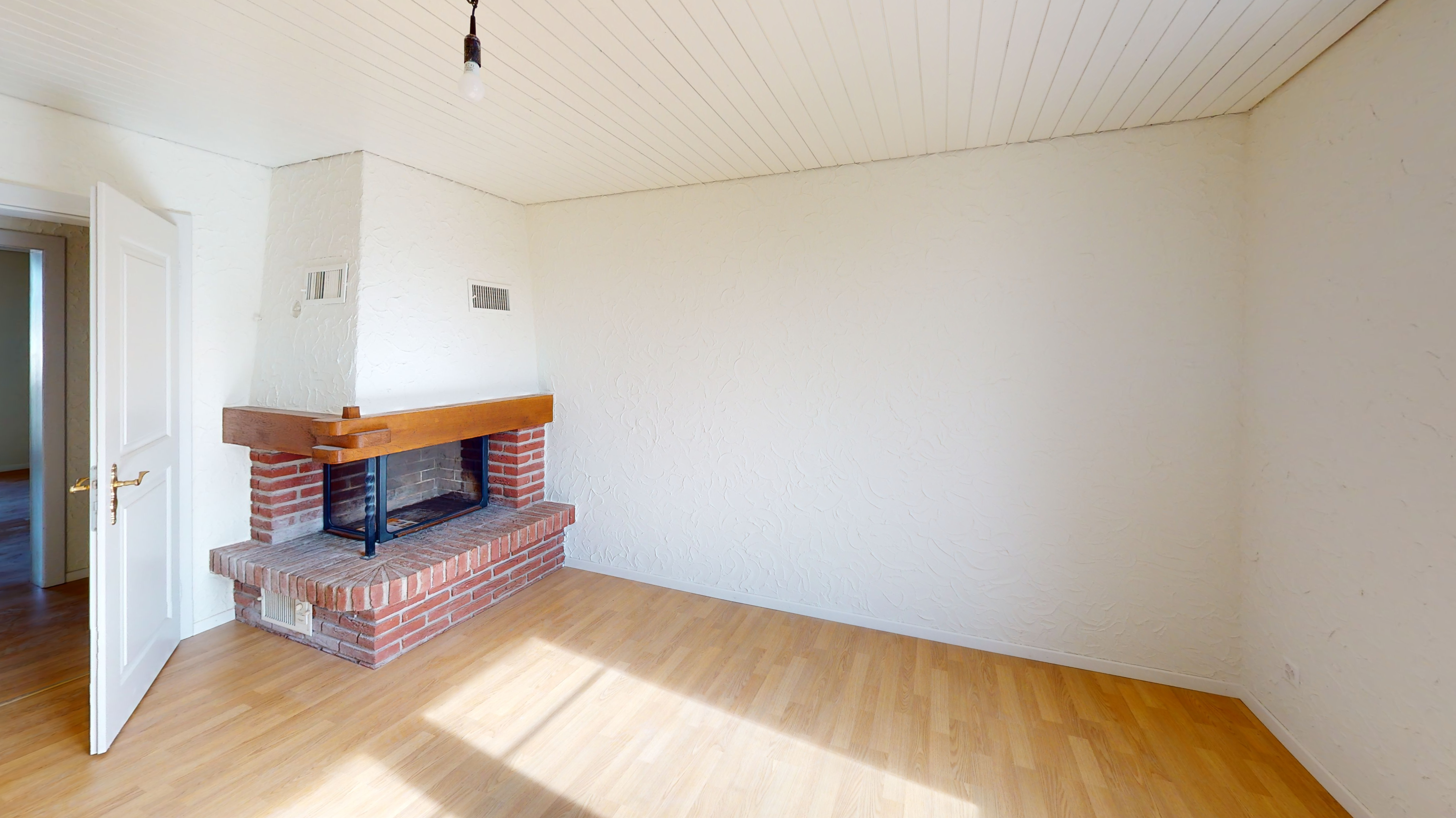 Wohnraum mit Kamin