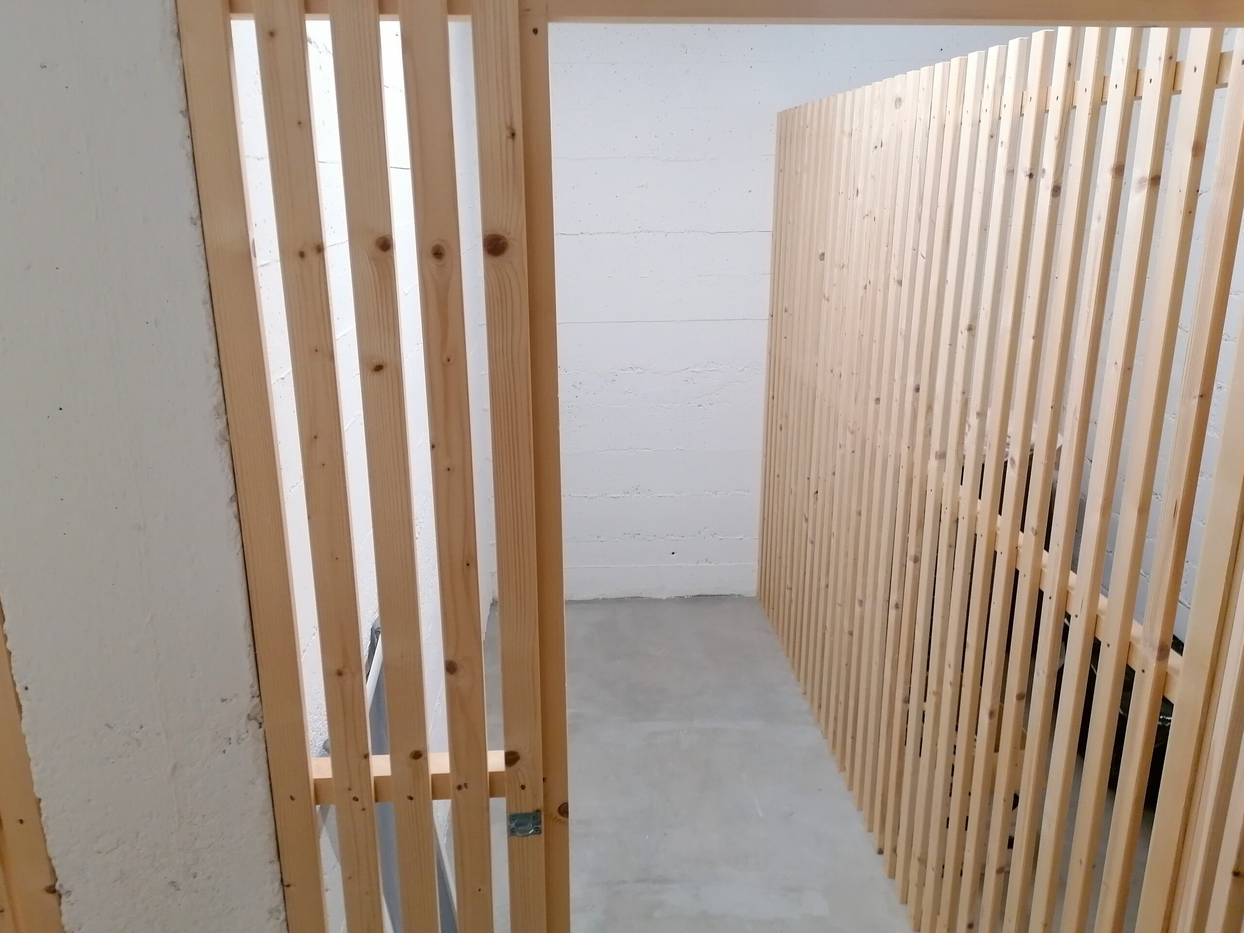 Treppenhaus mit Holzlattung