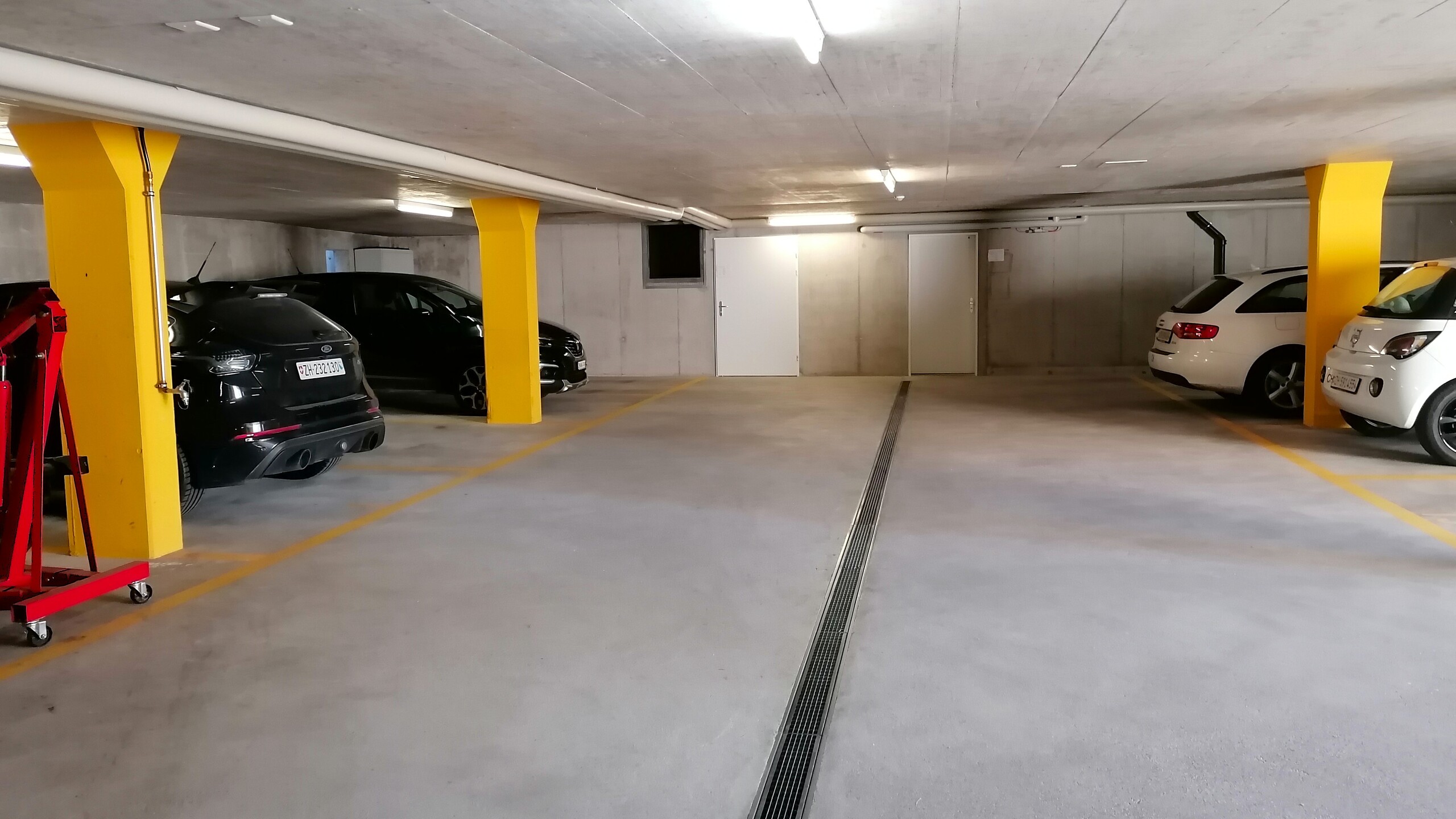 Tiefgarage mit Stellplätzen