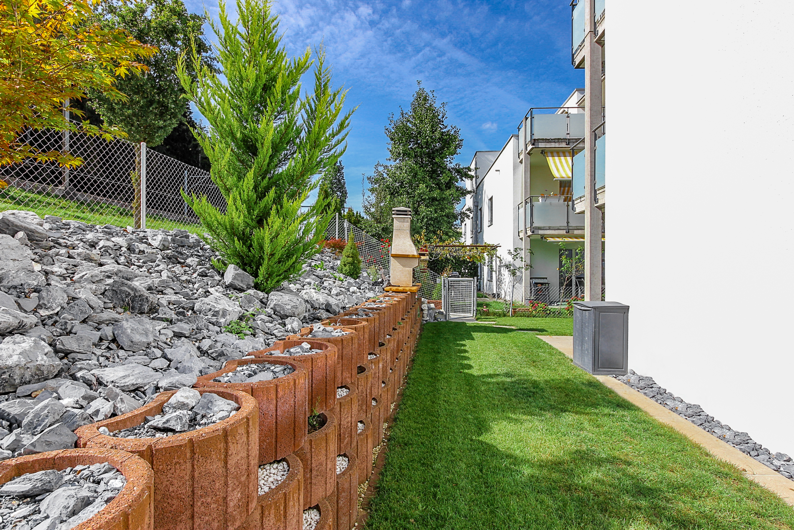 Wohnanlage mit Garten- und Außenbereich