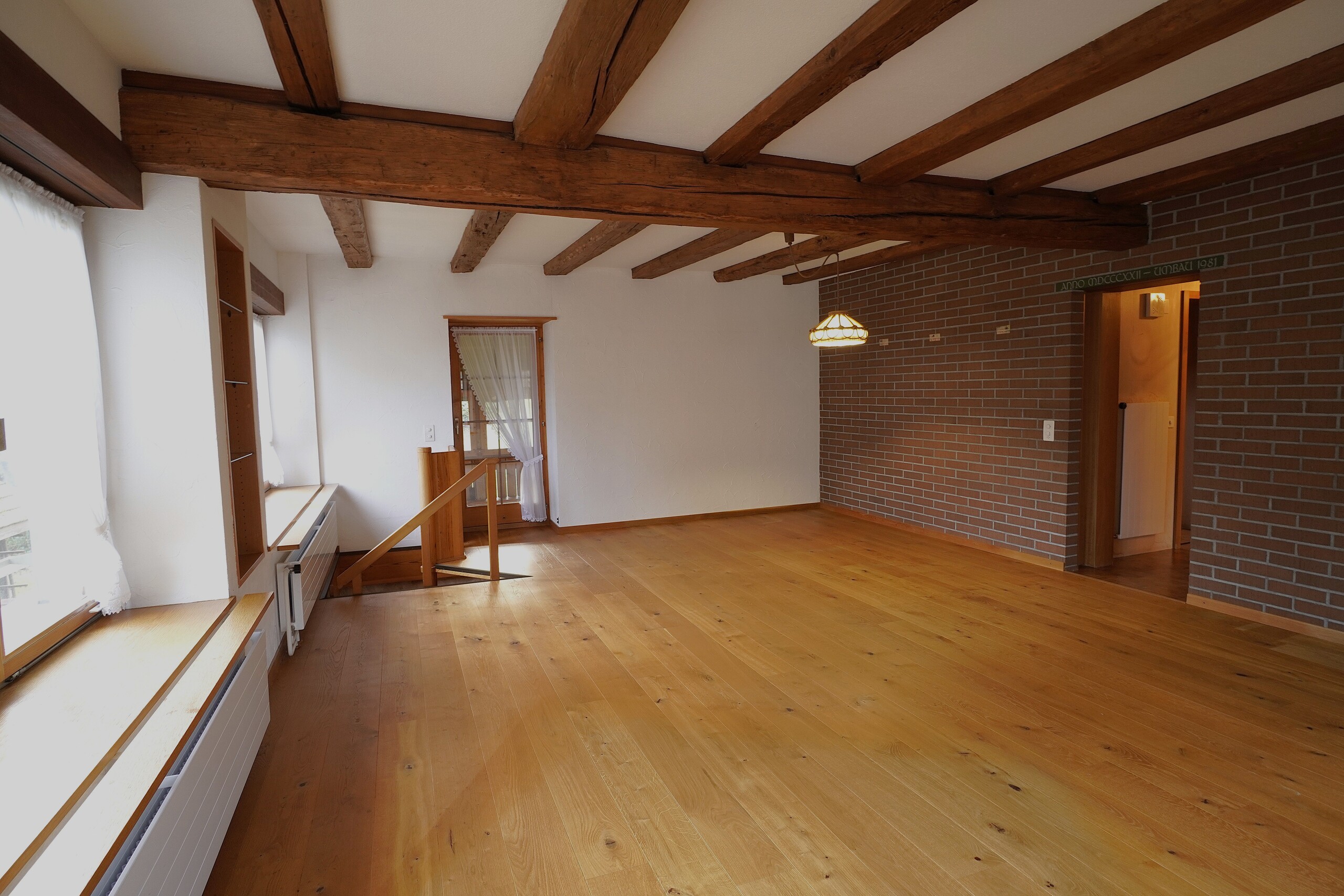 Wohnraum mit Holzbalkendecke