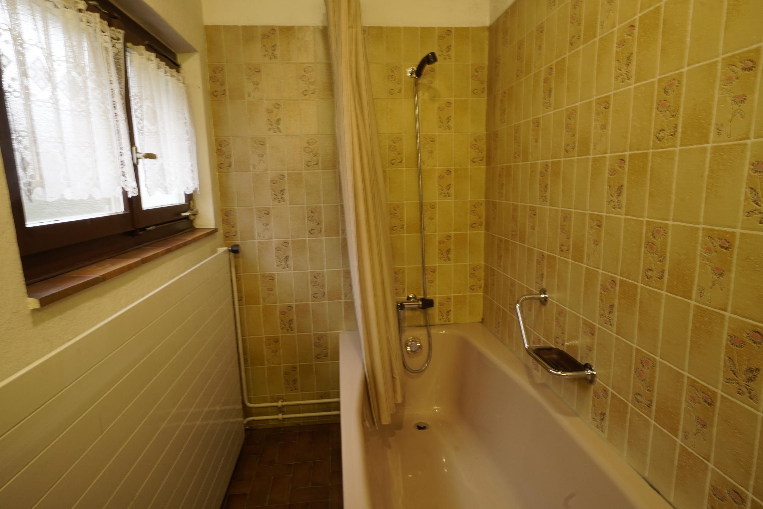 Vintage-Badezimmer mit Badewanne