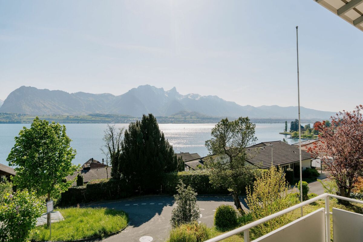 Seeblick mit Bergpanorama