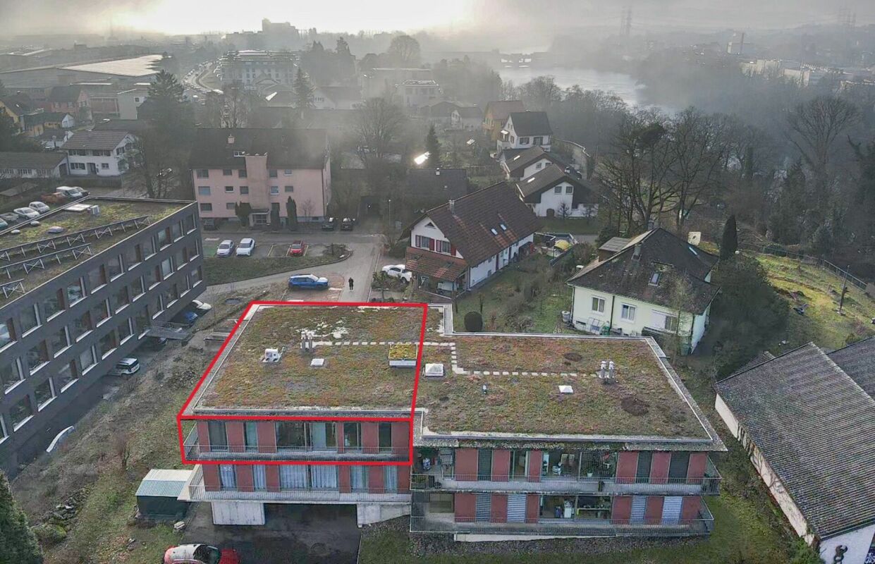 Luftaufnahme eines Wohngebäudes mit begrüntem Flachdach
