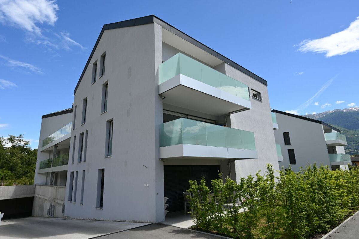 Moderne Wohnanlage mit Balkonen