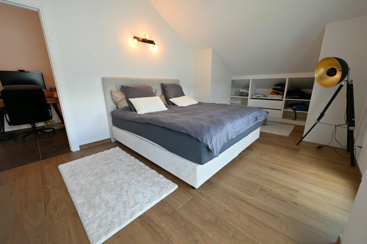 Schlafzimmer mit Dachschräge