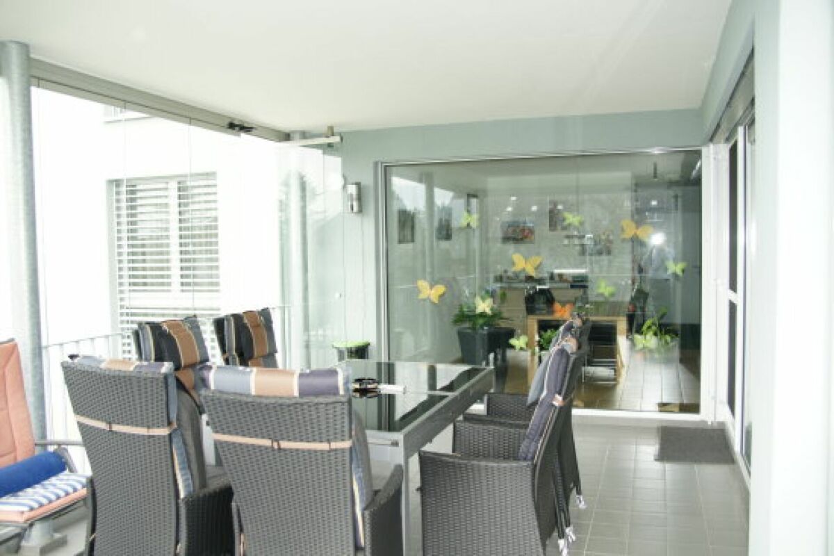Überdachte Terrasse mit Sitzgruppe