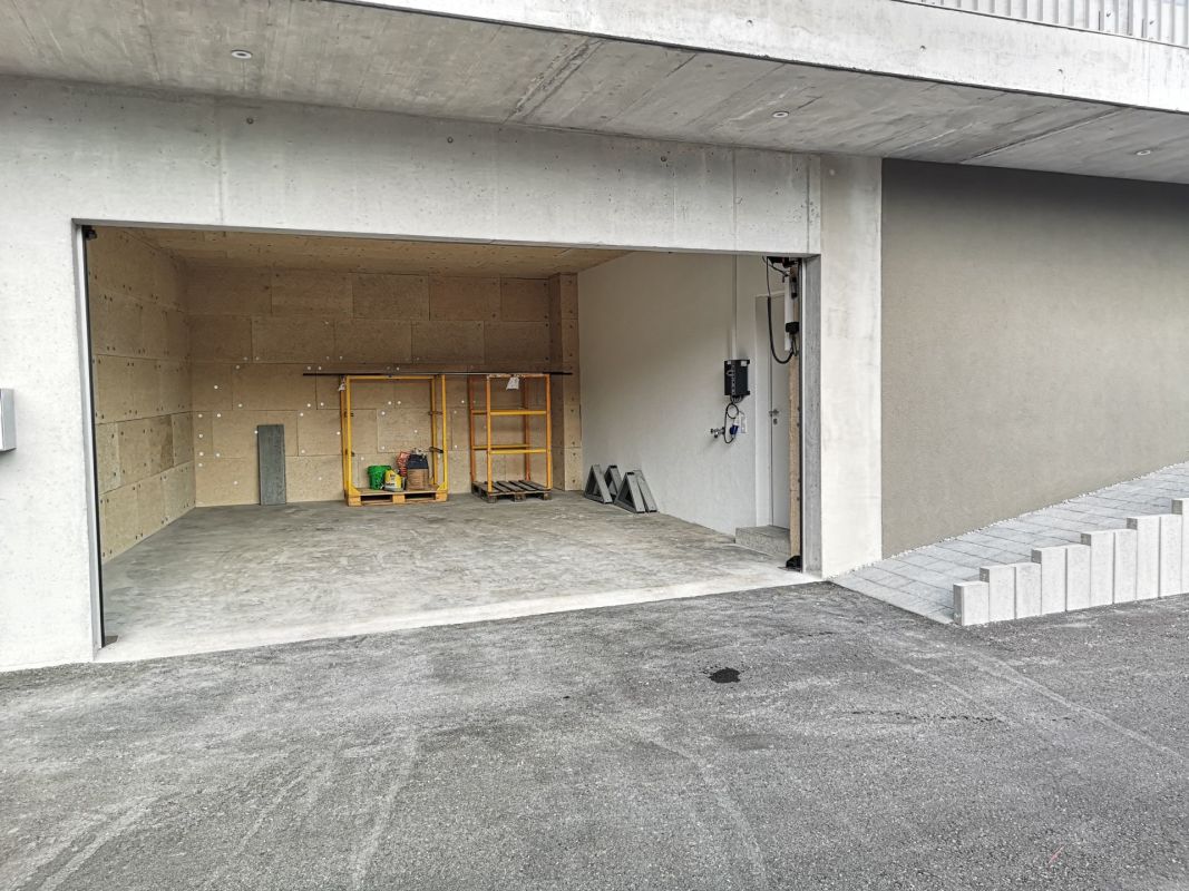 Garagenbereich mit Rohbeton