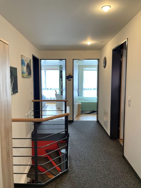 Flur mit Treppe und Zimmern