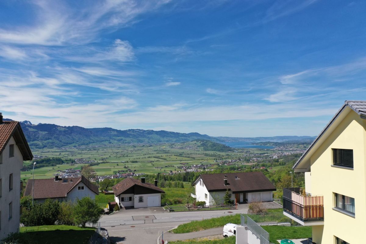 Berg- und Talblick von Wohnhäusern