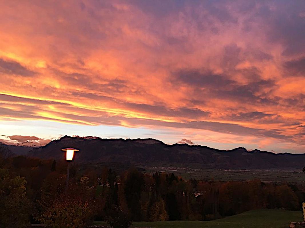 Sonnenuntergang über Berglandschaft
