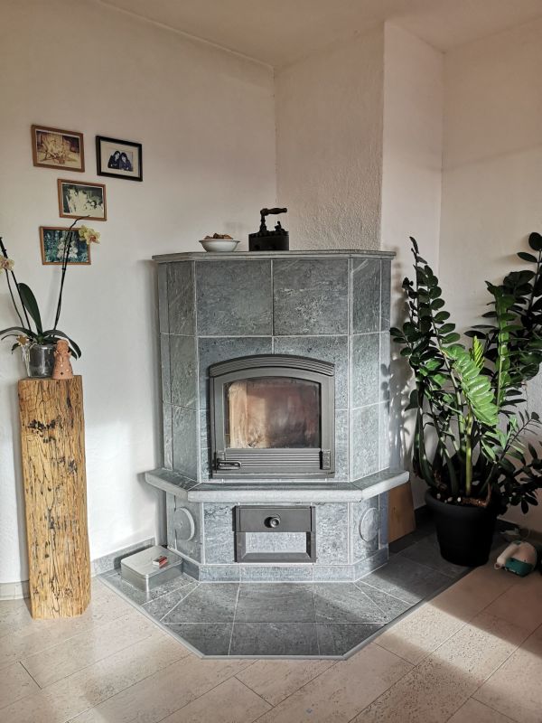 Wohnzimmer mit Kamin
