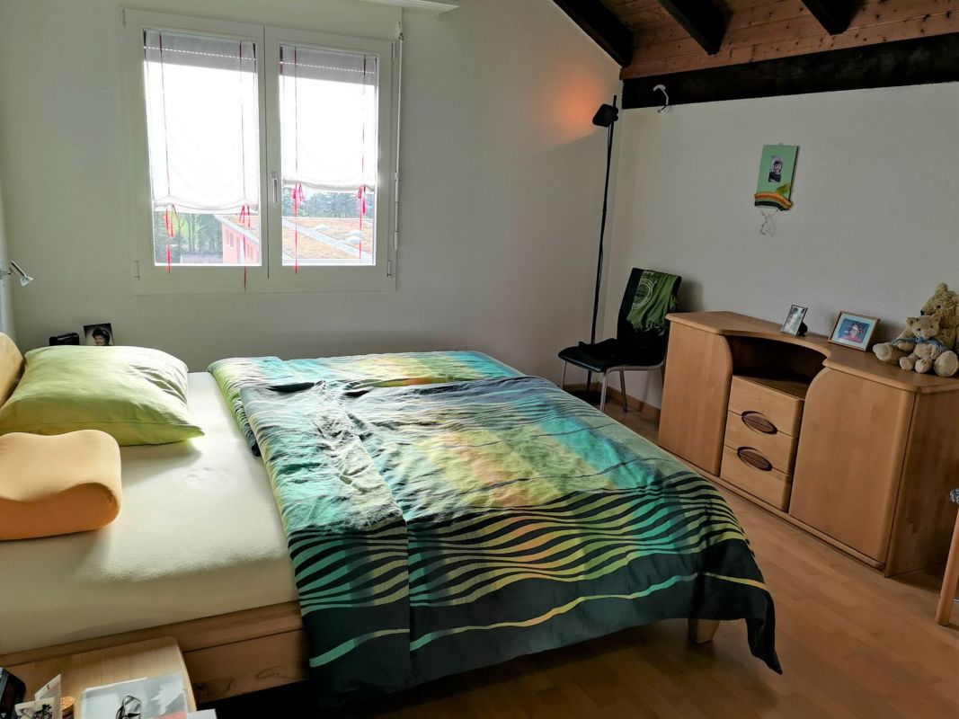 Schlafzimmer mit Dachbalken