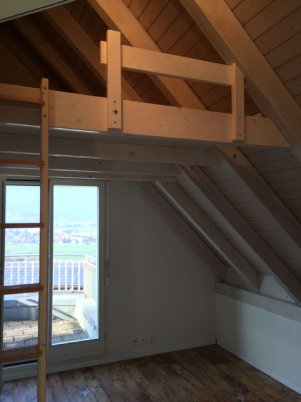 Dachzimmer mit Zugang zum Balkon