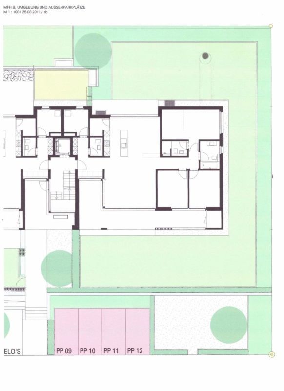 Unbekannter Lageplan mit Gebäude und Außenanlagen