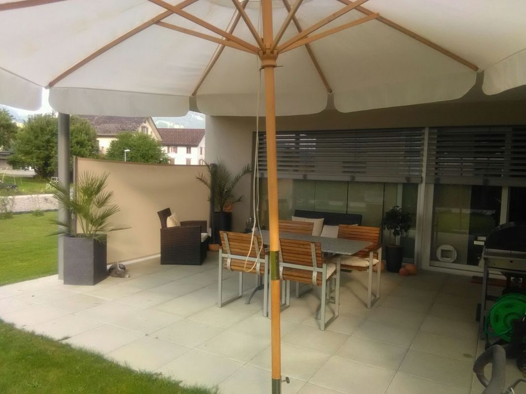 Überdachte Terrasse mit Essbereich