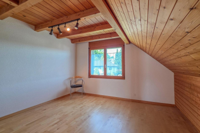 Ausgebauter Dachraum mit Holzbalkendecke