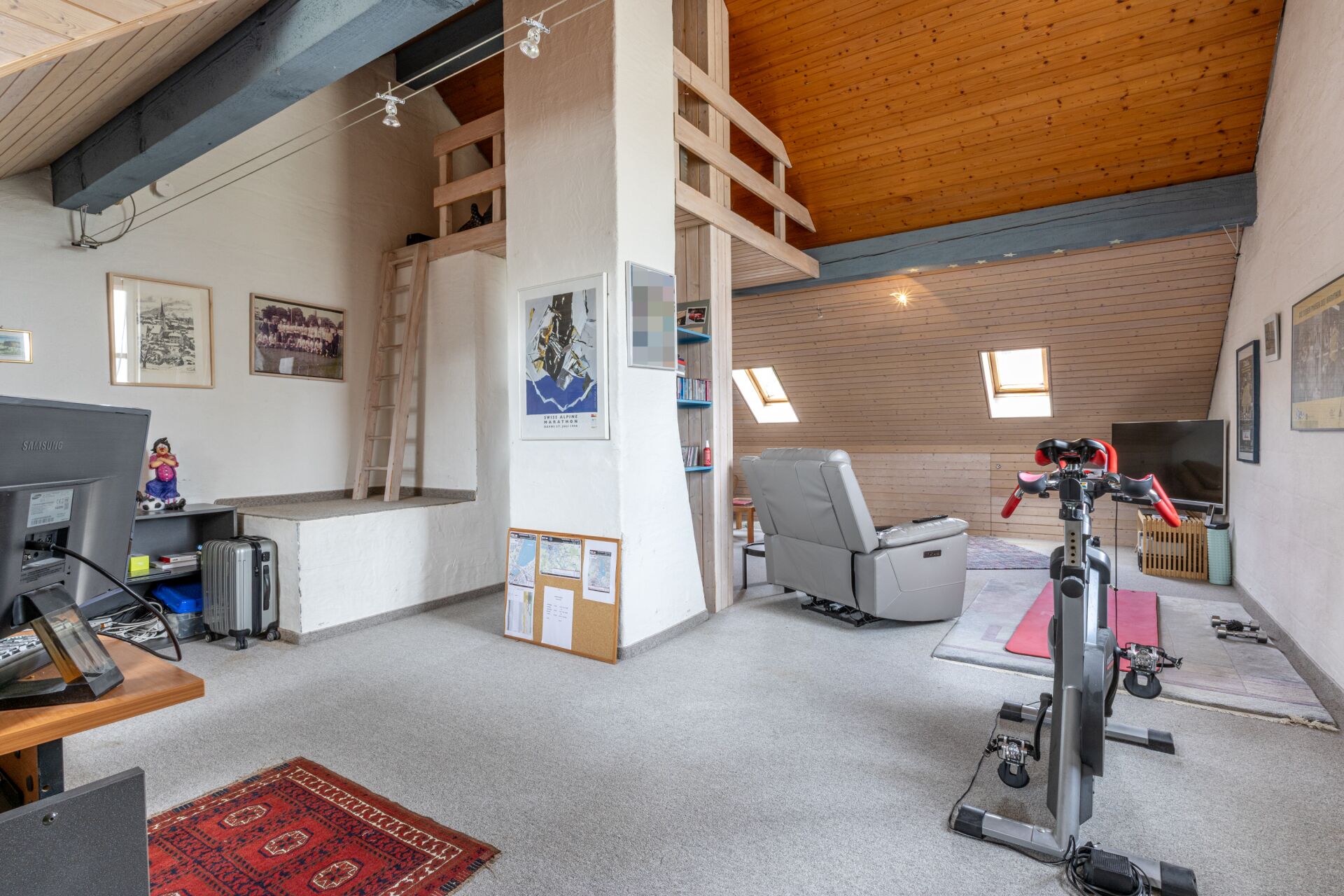 Ausgebauter Dachraum mit Hobby- und Fitnessbereich