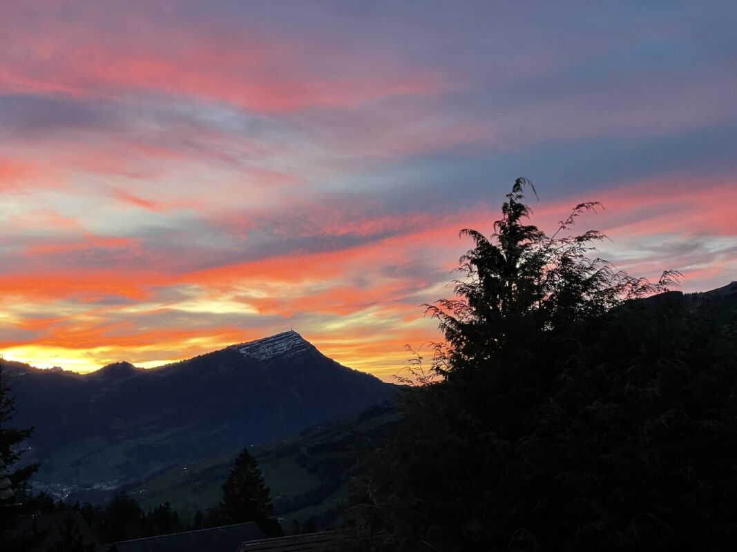 Berglandschaft bei Sonnenuntergang