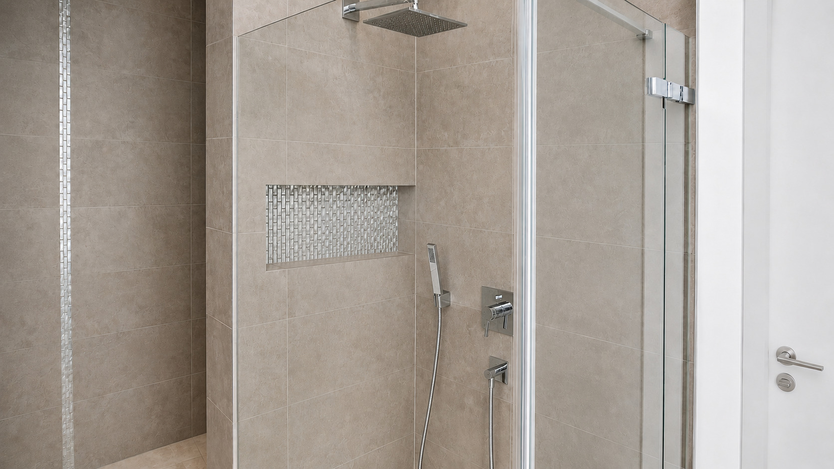Badezimmer mit begehbarer Dusche