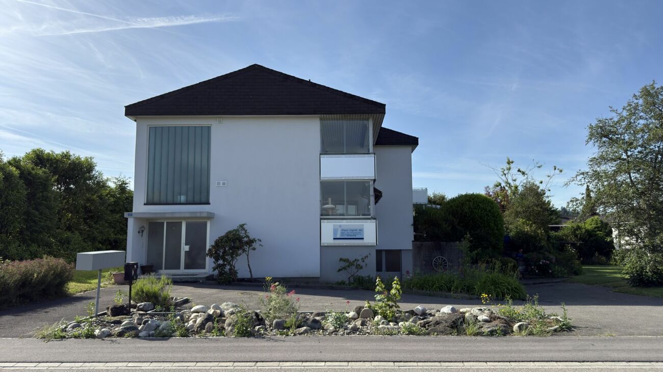 Modernes Einfamilienhaus mit Balkon