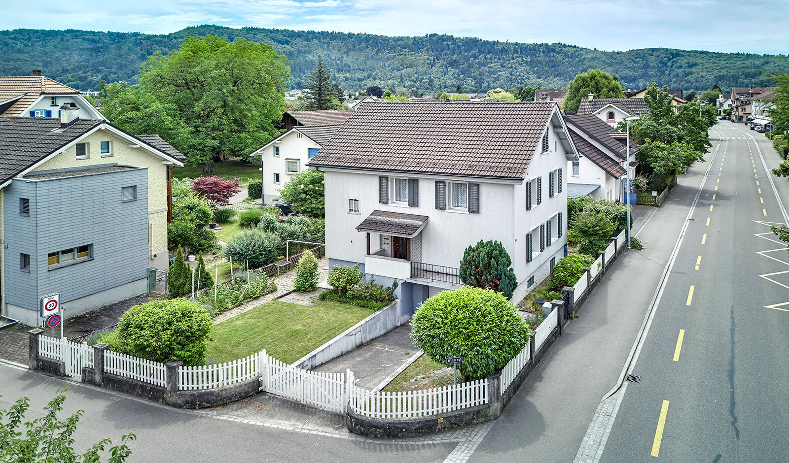 Mehrgenerationenhaus mit Entwicklungspotenzial an zentraler Lage – Wettingen