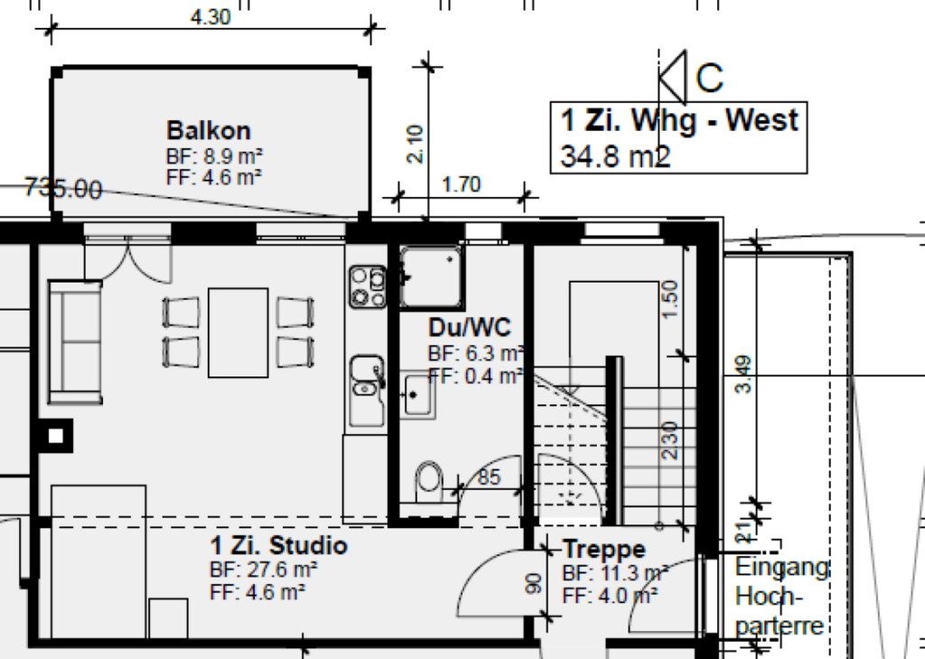 Grundriss einer 1-Zimmer-Wohnung mit Balkon und Treppe