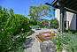 Garten mit Terrasse und Pool