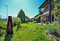 Garten mit Terrasse und Pool