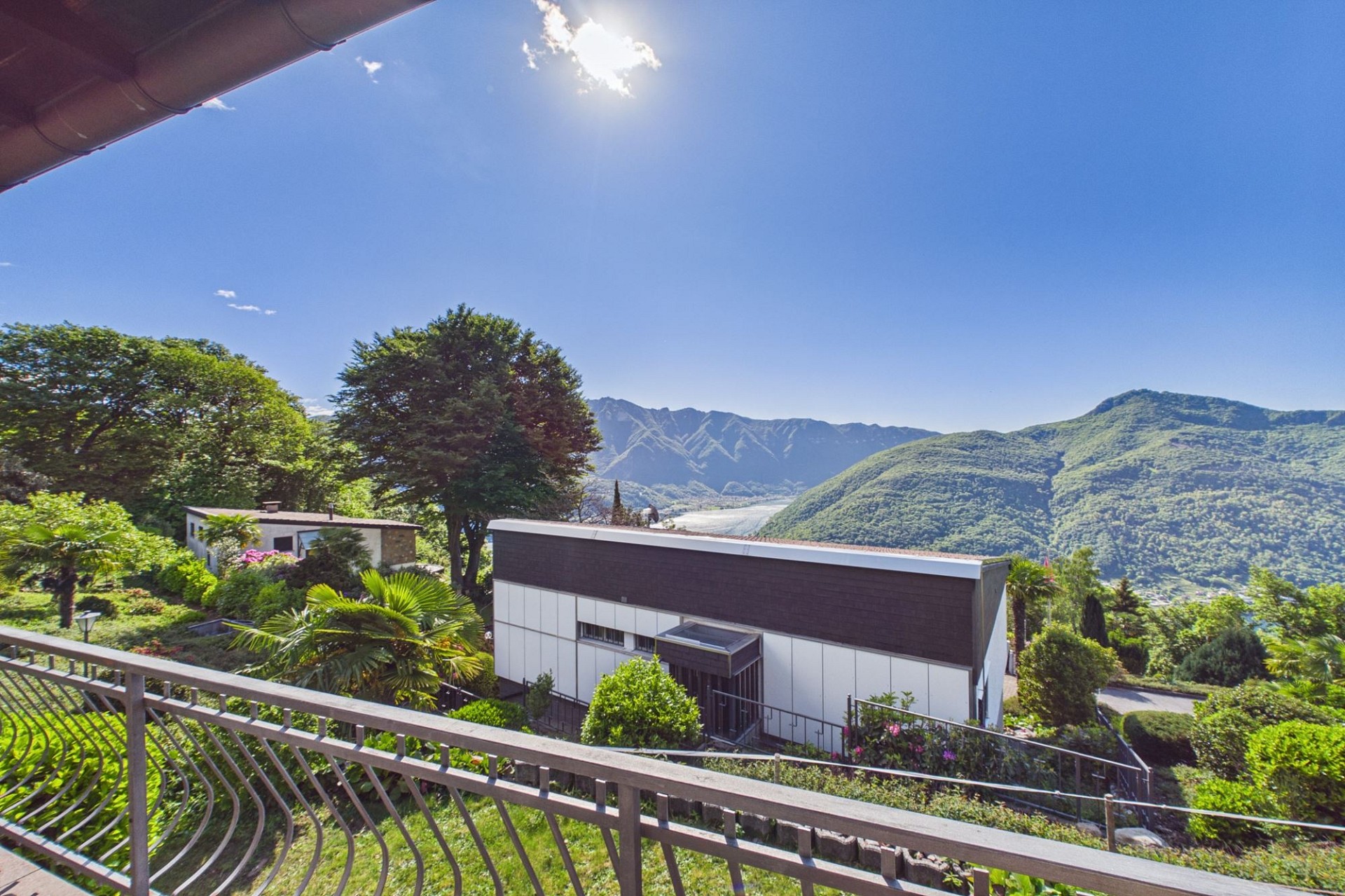 Bergblick von einer Terrasse