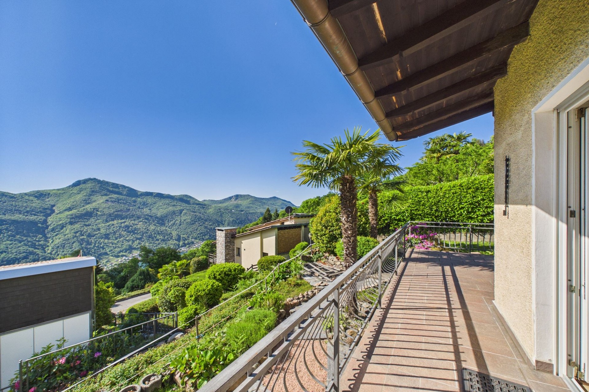 Balkon mit Bergblick