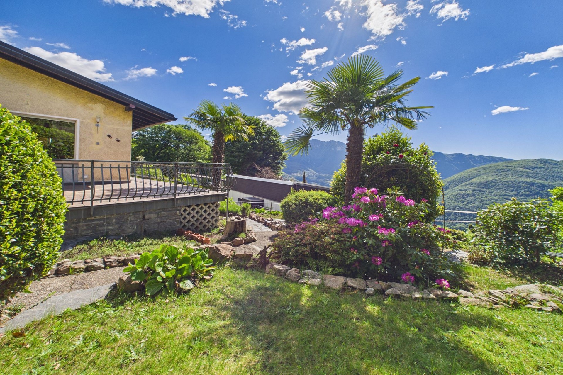 Garten mit Bergblick