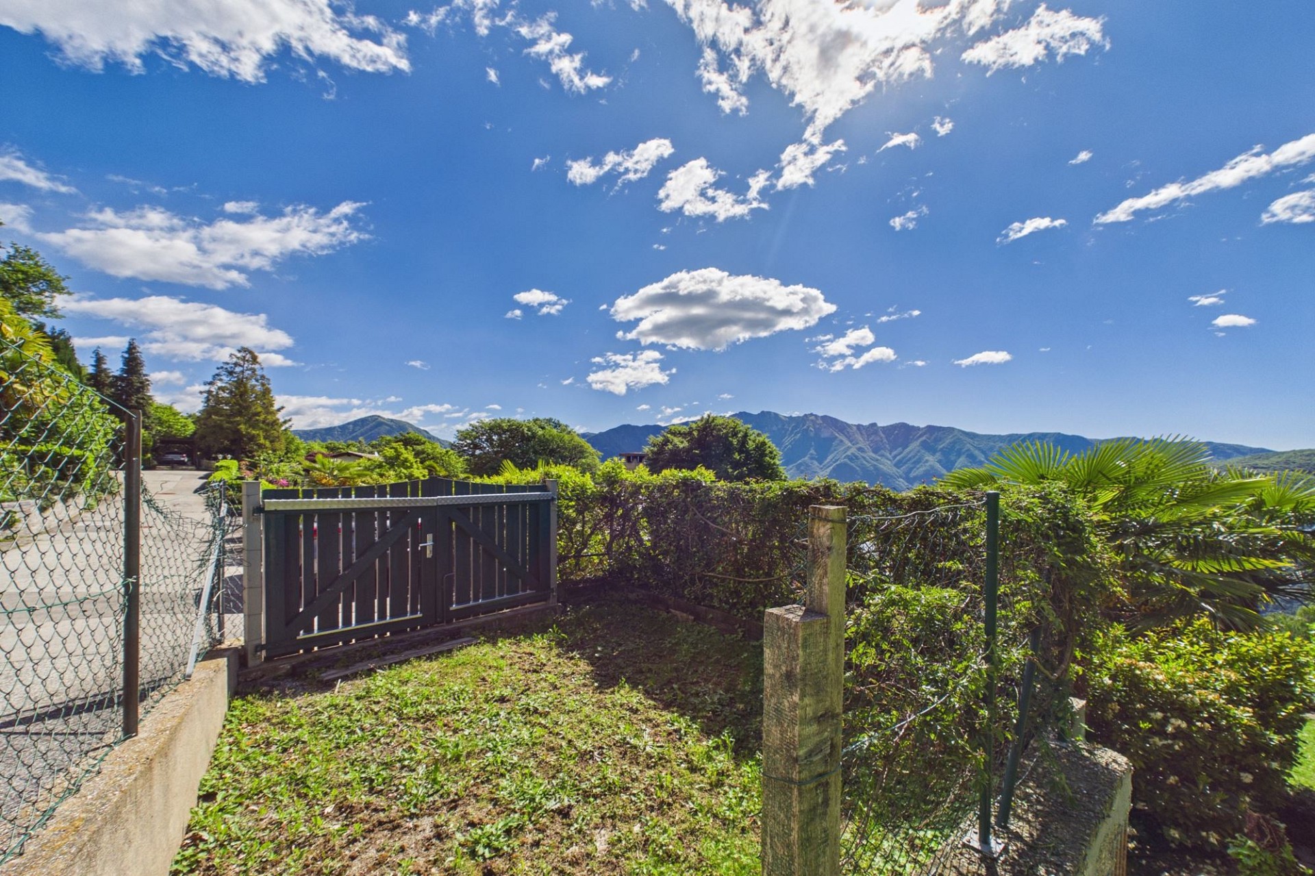 Garten mit Bergblick