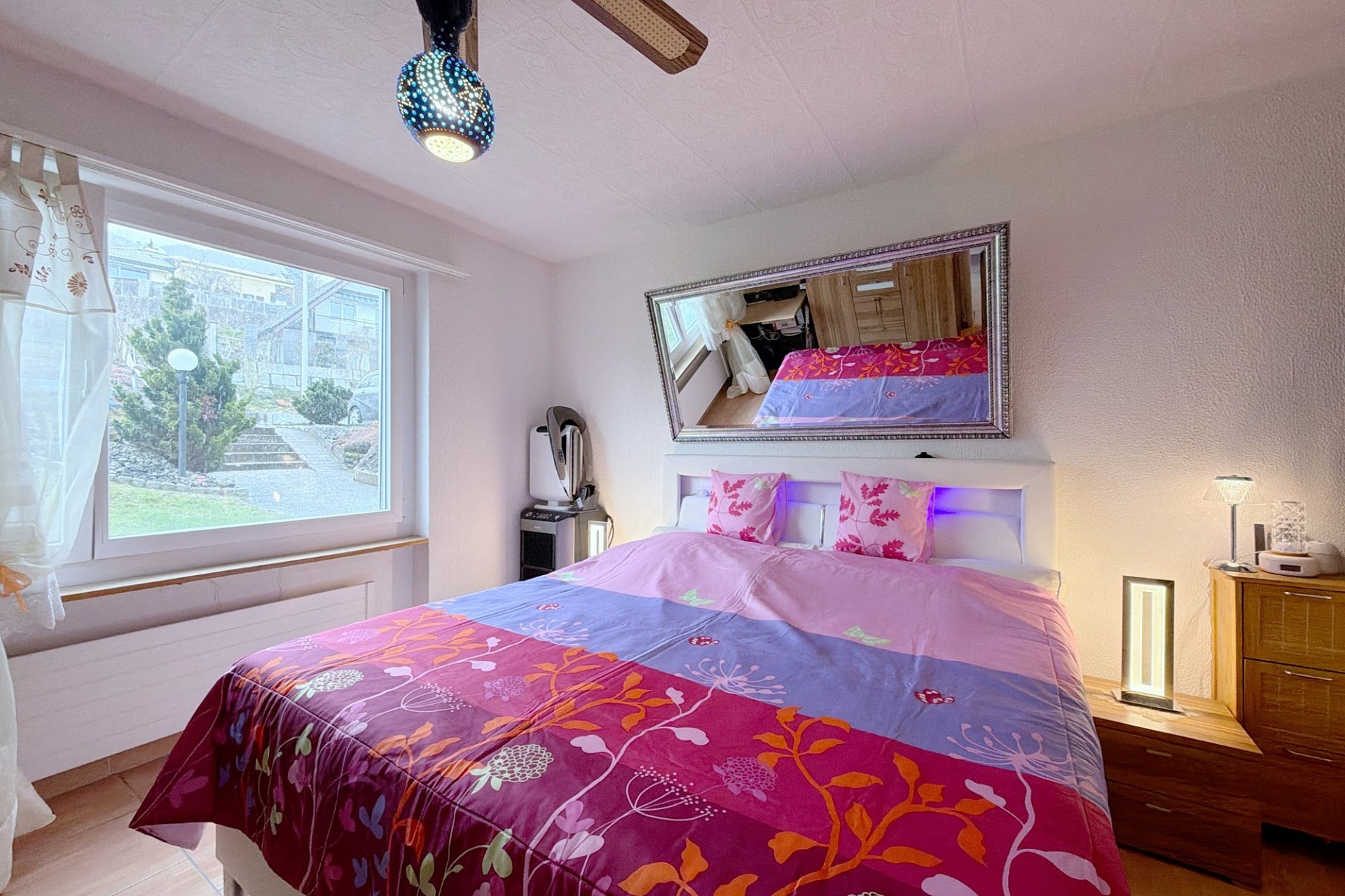 Schlafzimmer mit Gartenblick