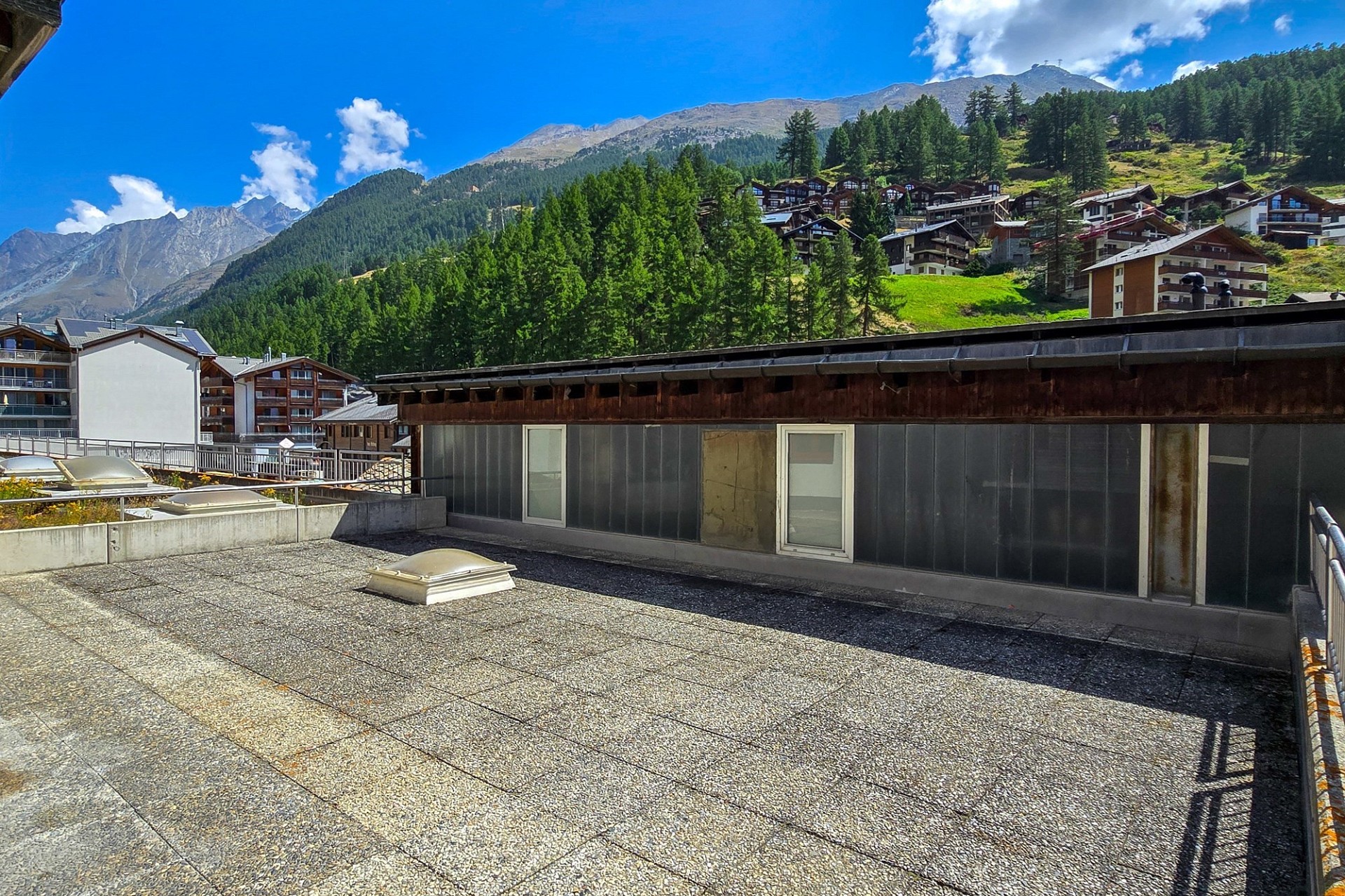 Dachterrasse mit Bergblick