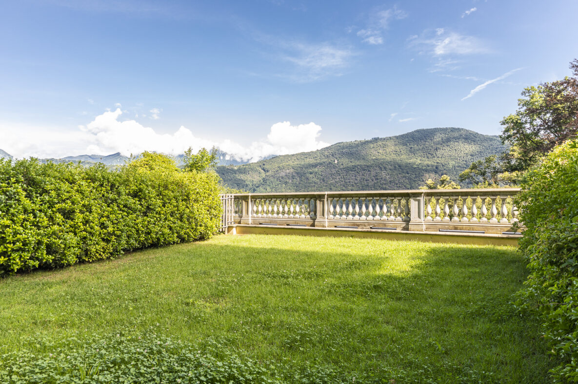 Garten mit Bergblick