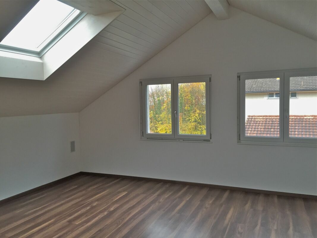 Heller Dachraum mit Dachflächenfenster