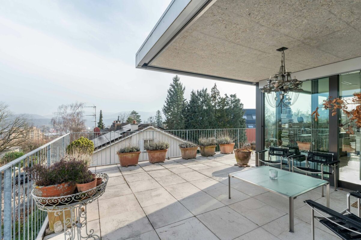 Große Dachterrasse mit Blick ins Grüne