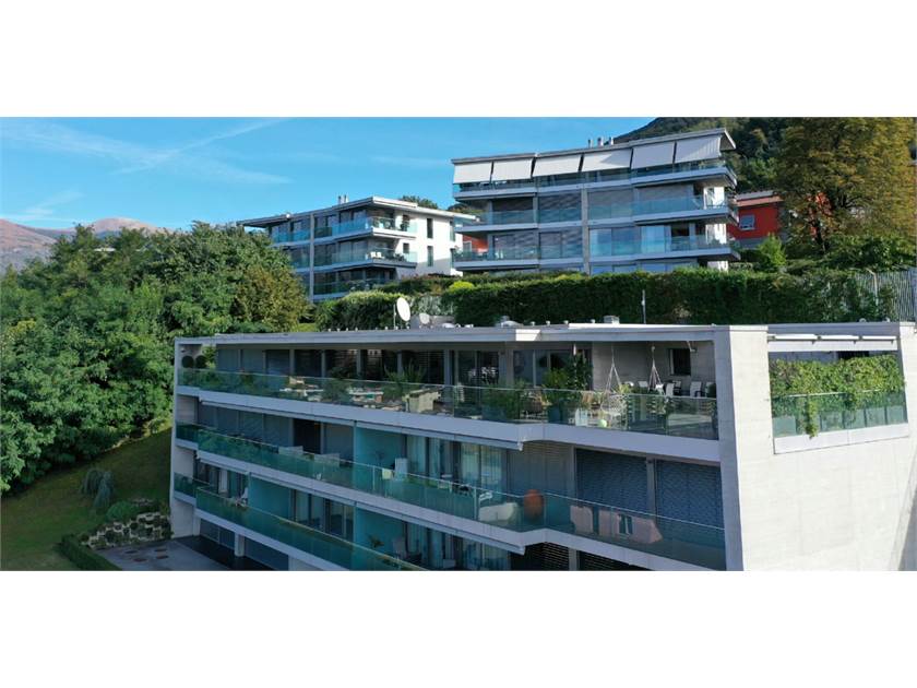 Moderne Wohnanlage mit Terrassen