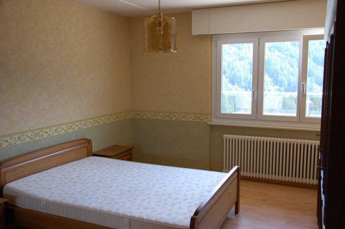 Schlafzimmer mit Fensterblick