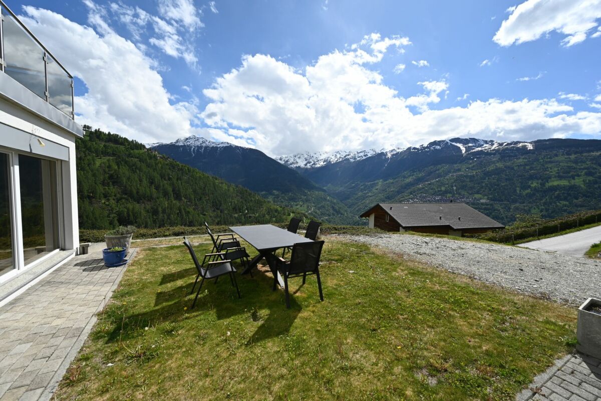 Terrasse mit Bergblick