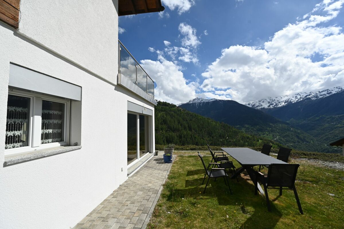 Balkon- und Terrassenansicht mit Bergpanorama