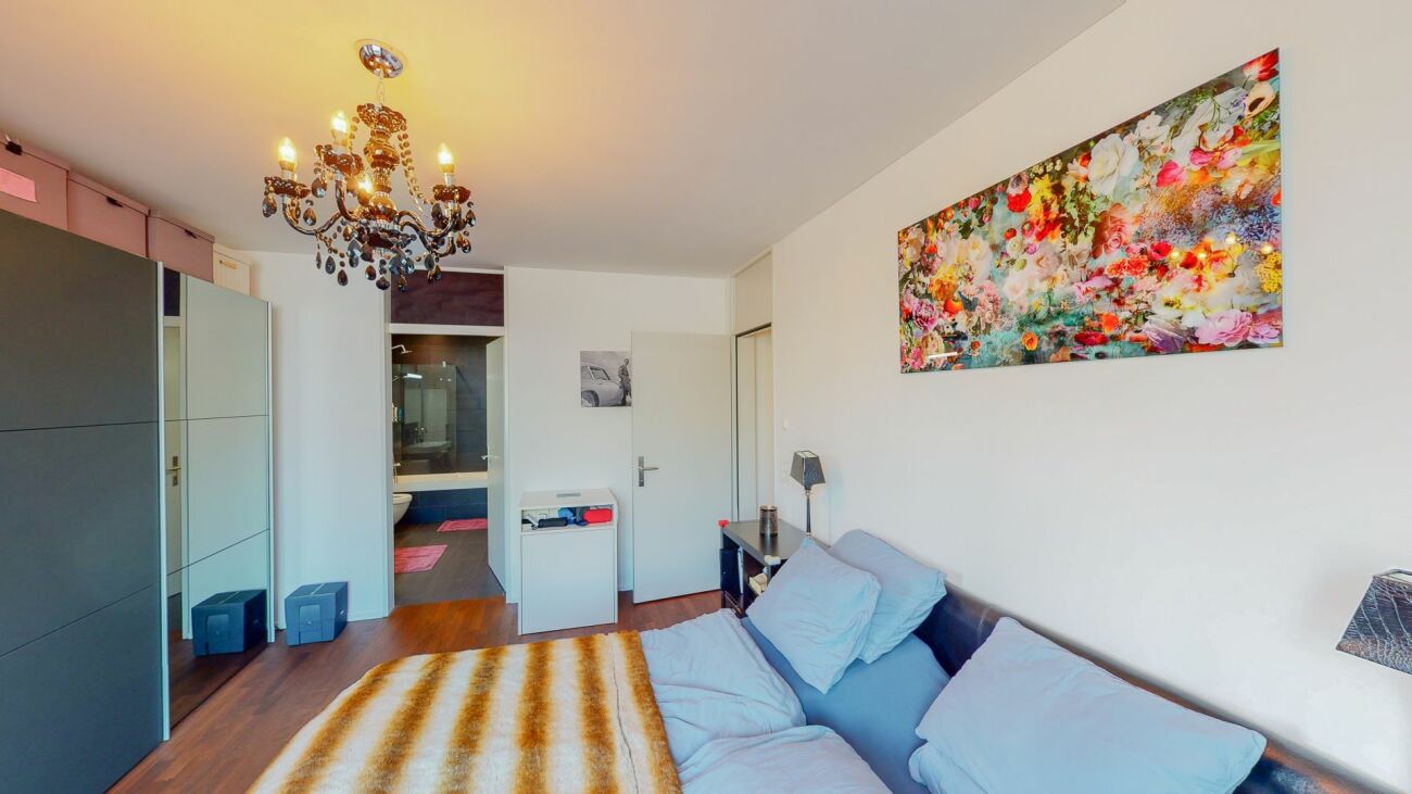 Schlafzimmer mit modernem Dekor