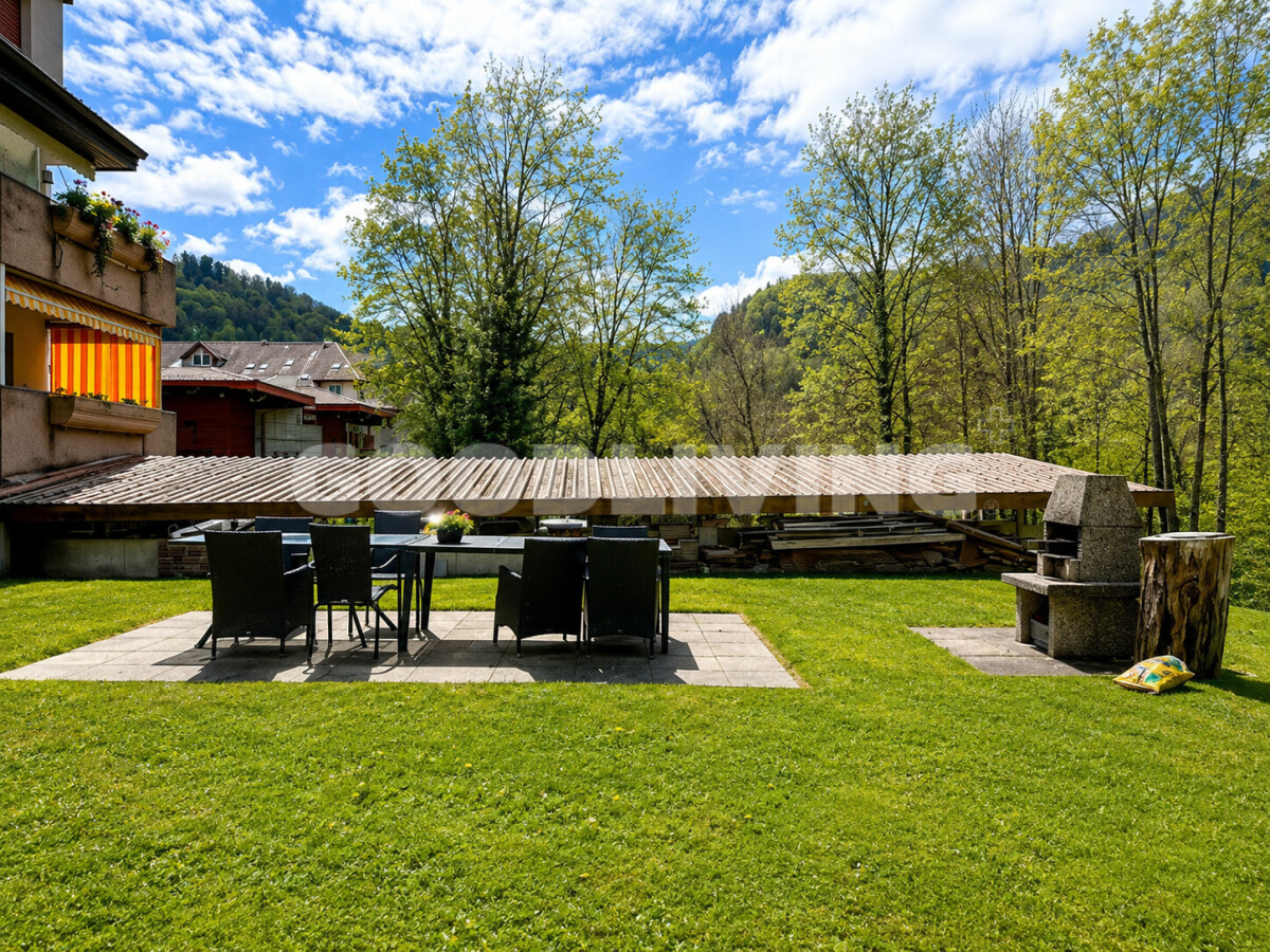 Garten mit Terrasse und Grillplatz