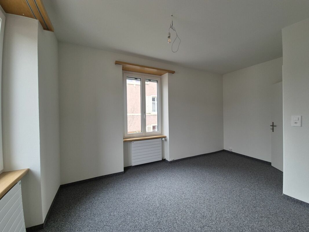Leerer Innenraum mit Fenster
