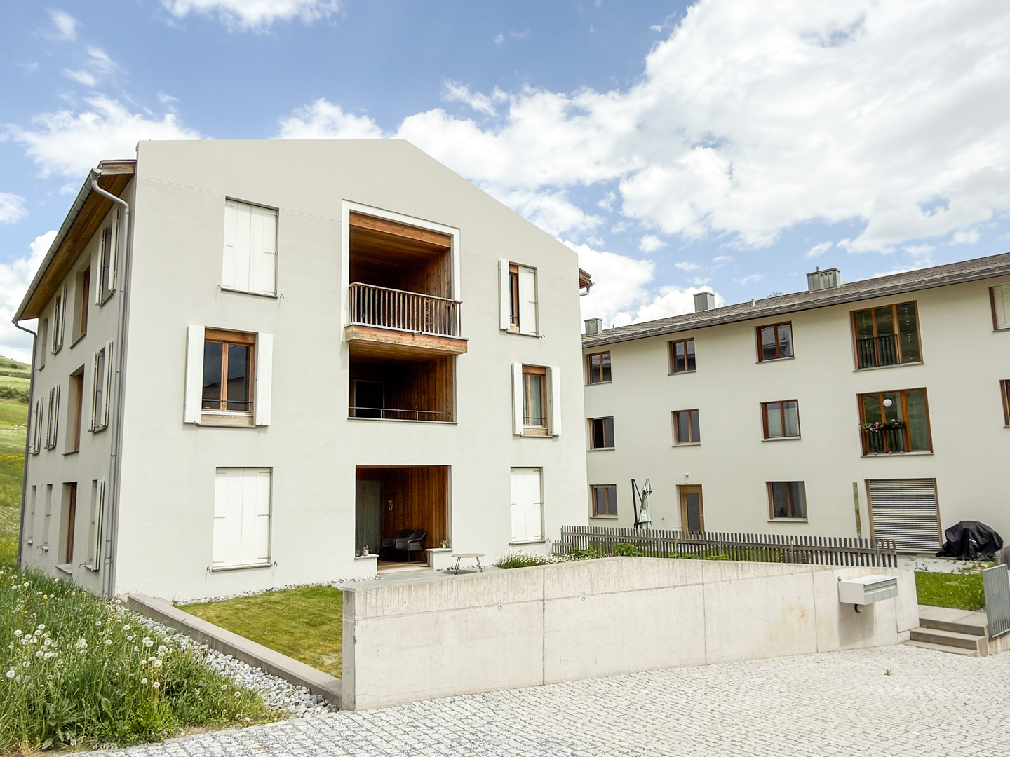Wohnanlage mit moderner Putzfassade