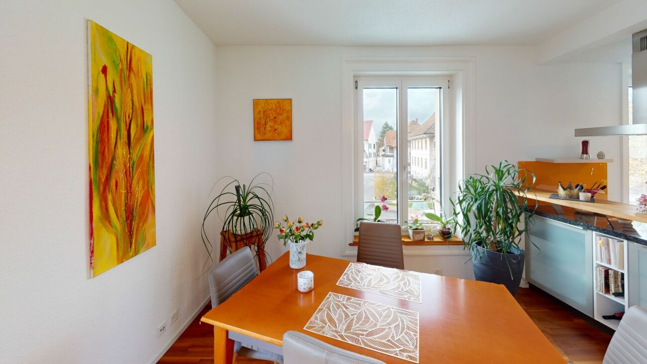 Esszimmer mit Fensterblick