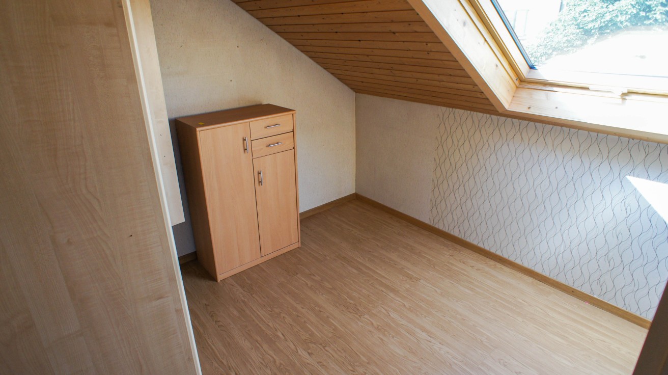 Dachzimmer mit Dachfenster