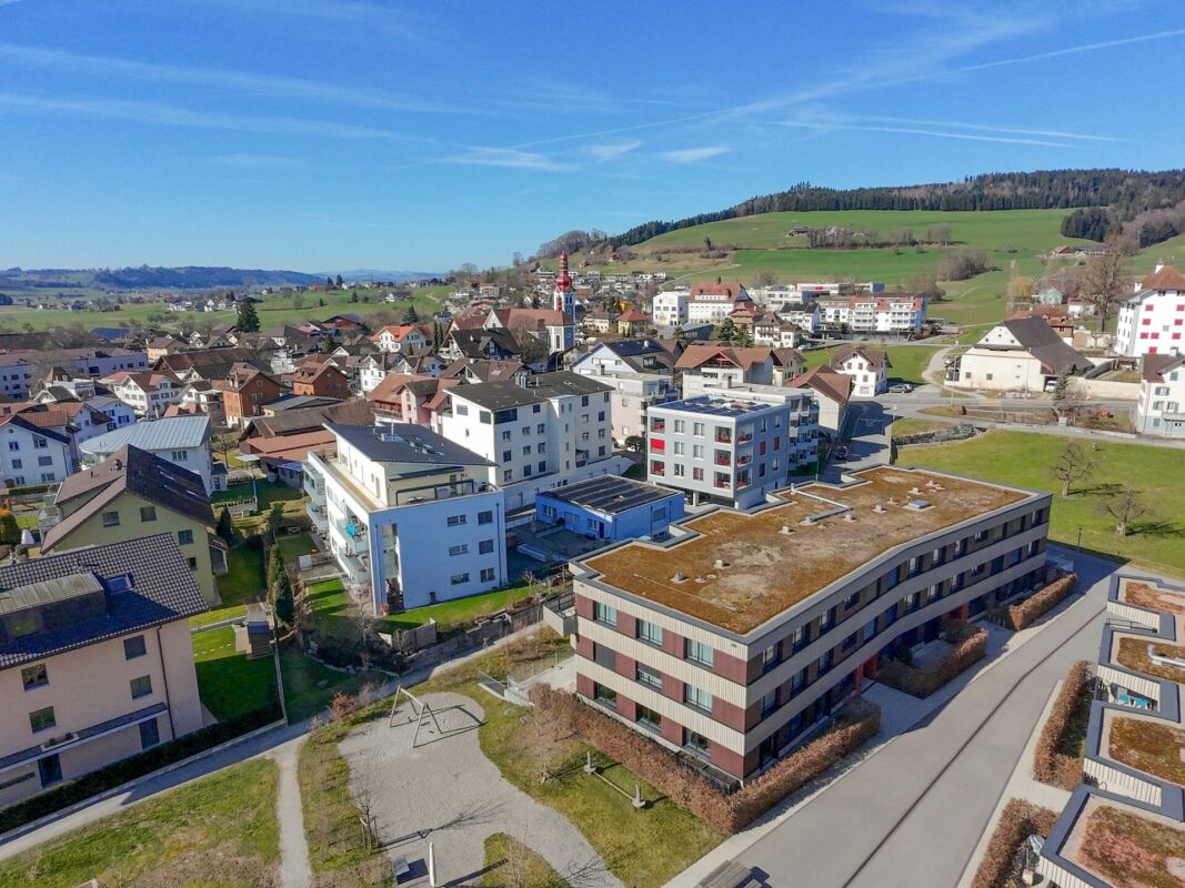Luftaufnahme eines Wohngebiets mit Neubauten