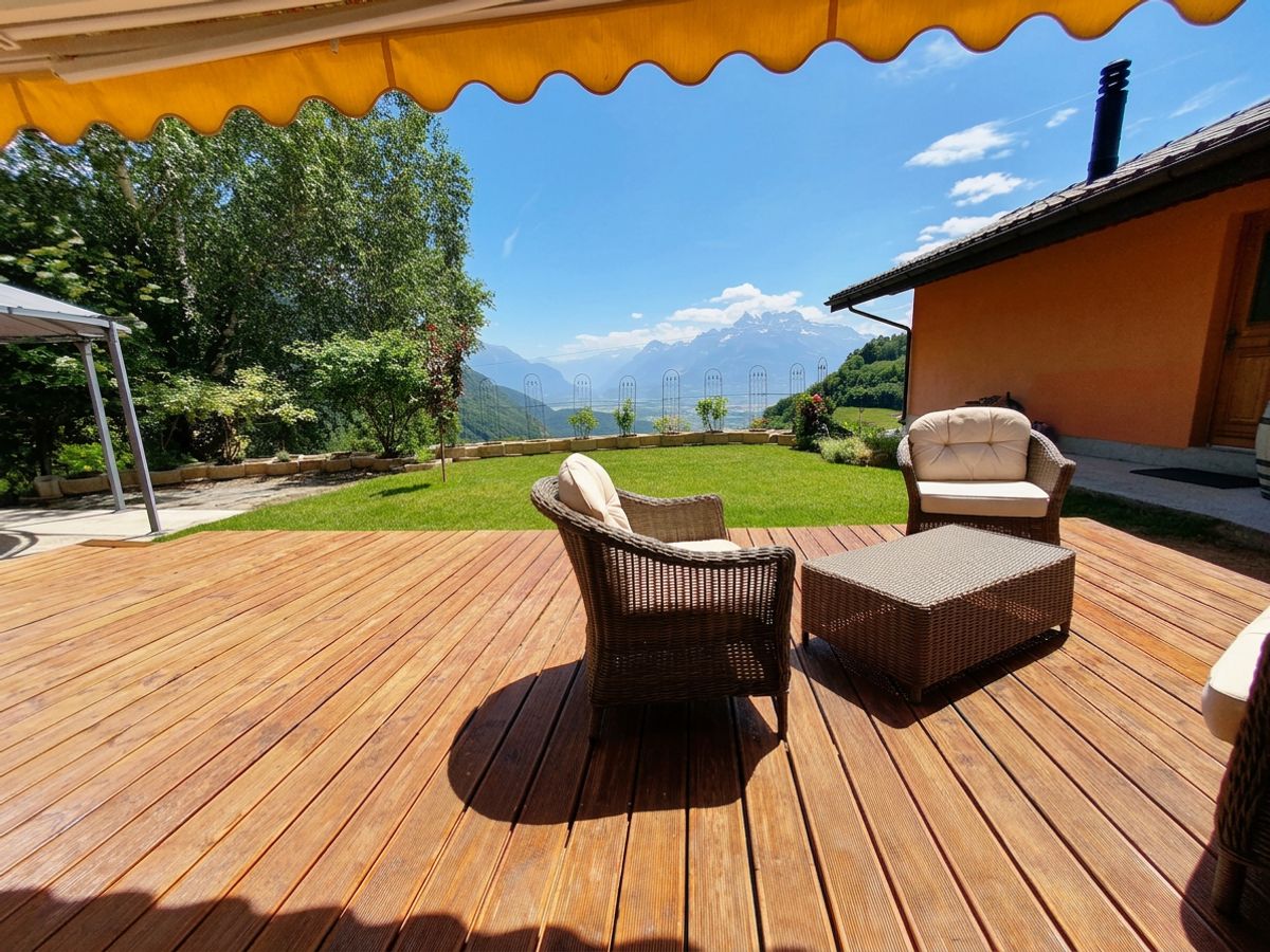Terrasse mit Bergblick